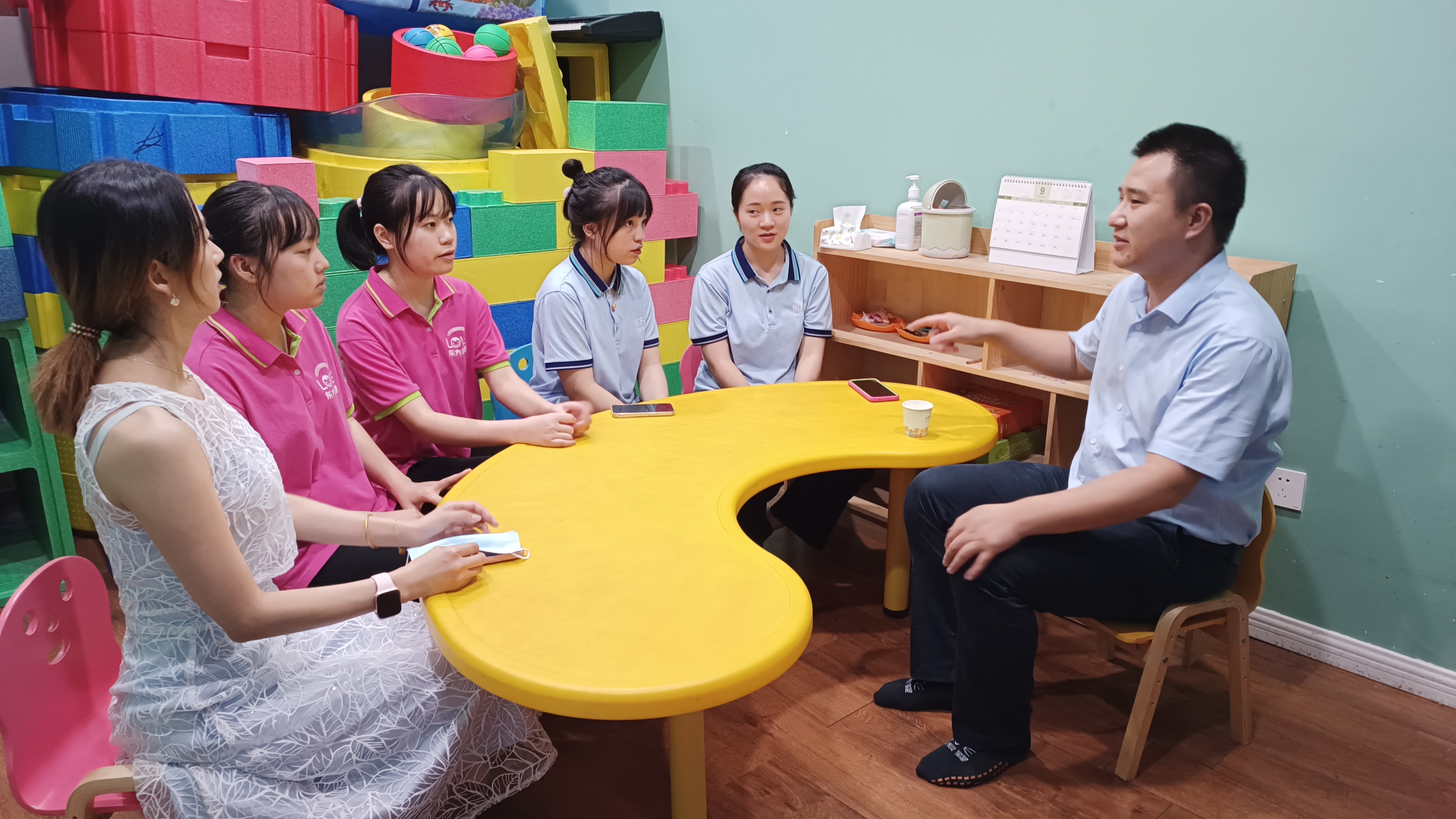 PA电子(中国区)官方网站一行到东方爱婴巴南校区看望员工.jpg PA电子(中国区)官方网站一行到东方爱婴巴南校区看望员工.jpg